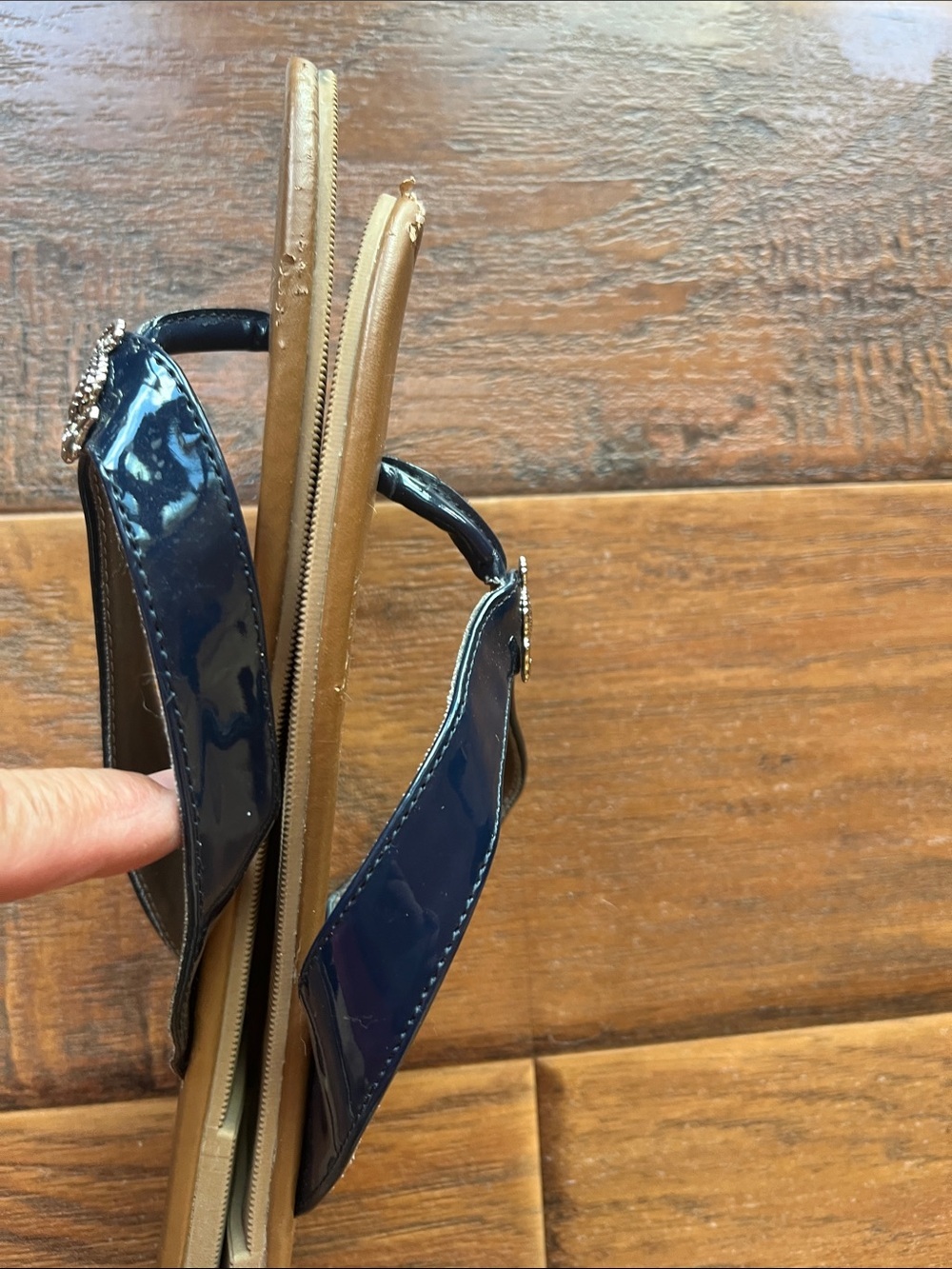 Talbots Navy Patent Thong Sandals with Tan Footbed - Picture 5 of 8